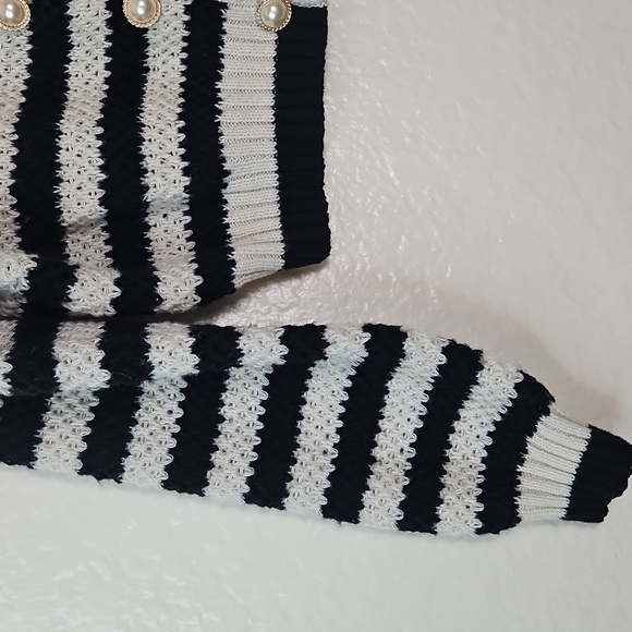 Chic Striped Black and White Cardigan - Picture 5 of 12